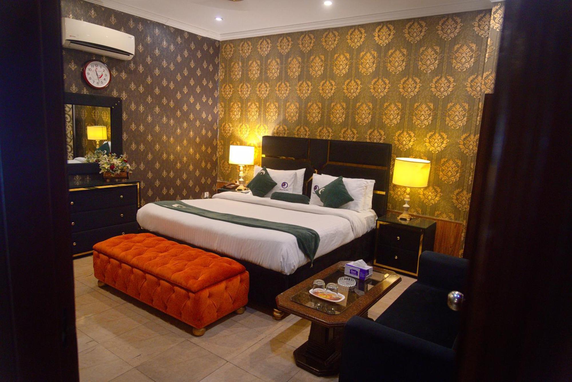 Premier Inn Johar Town Lahore Ngoại thất bức ảnh