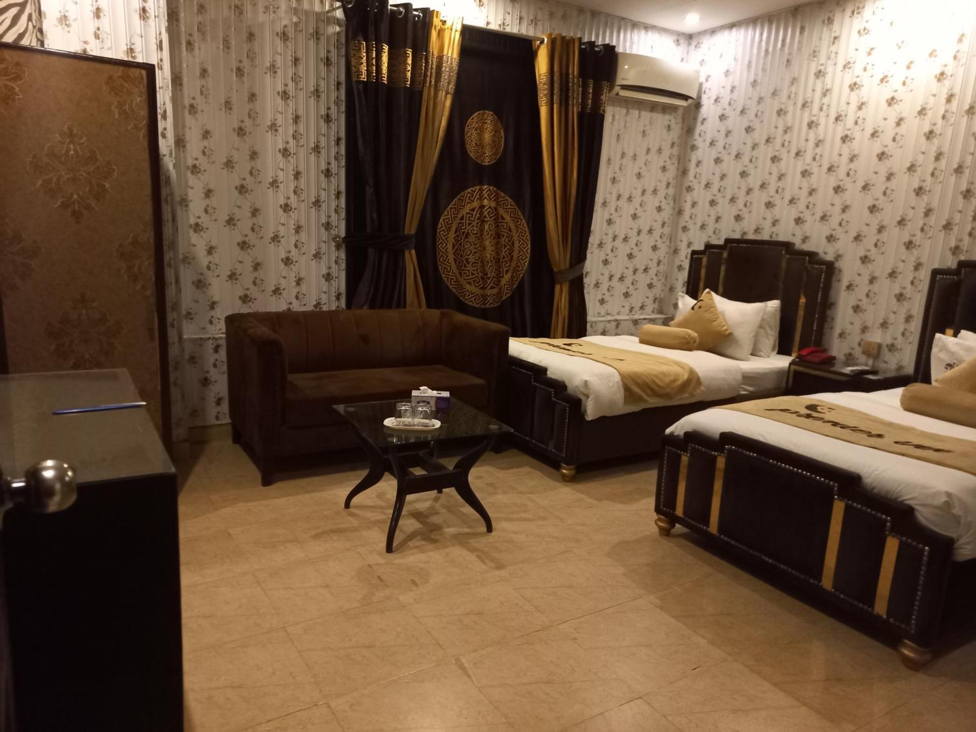 Premier Inn Johar Town Lahore Ngoại thất bức ảnh